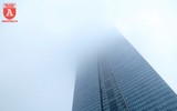 Người Hà Nội mặc thêm áo mưa ra đường vì lạnh